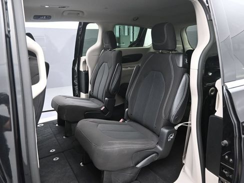 Used 2023 Chrysler Voyager LX FWD image 14