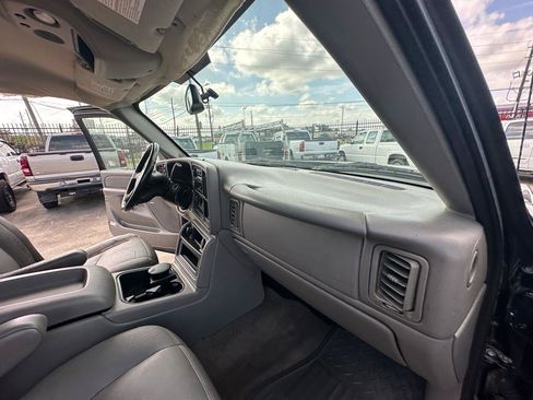 Used 2006 Chevrolet Silverado 2500 LT w/ Onstar Plus Package AWD/4WD image 40