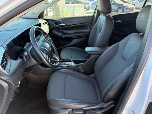 Used 2025 Buick Encore GX Preferred AWD/4WD image 25
