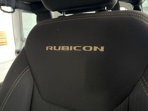 Used 2015 Jeep Wrangler Unlimited Rubicon w/ Connectivity Group AWD/4WD image 10