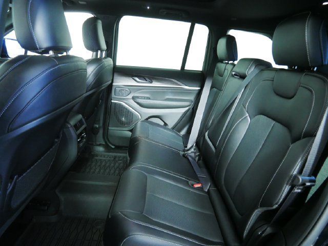 Used 2026 Jeep Grand Cherokee Limited AWD/4WD image 17