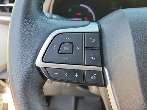 Certified 2023 Toyota Sienna XLE FWD image 22