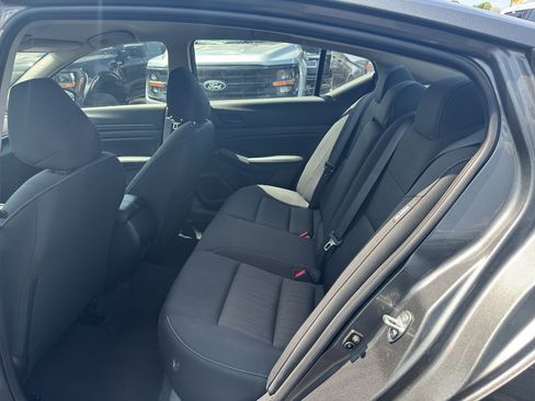Used 2025 Nissan Altima 2.5 SV FWD image 6