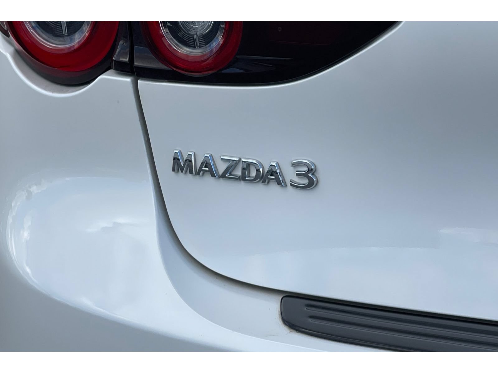 Used 2025 MAZDA MAZDA3 2.5 S Hatchback w/ Premium Pkg FWD image 17