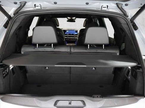 Used 2023 BMW X7 xDrive40i w/ M Sport Package AWD/4WD image 7