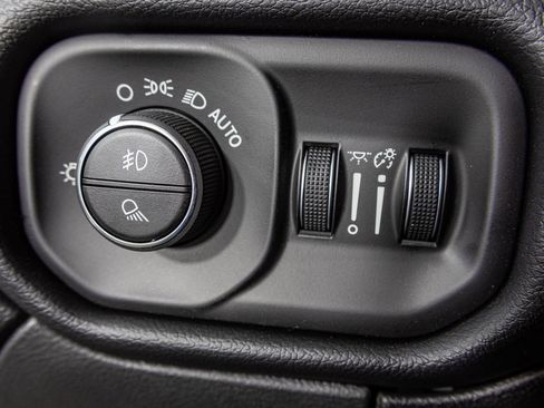 New 2026 RAM 2500 Laramie AWD/4WD image 32