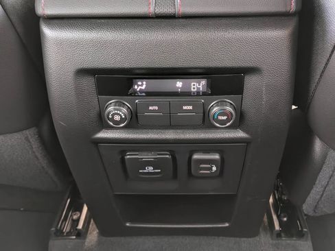 Used 2023 Chevrolet Traverse RS AWD/4WD image 30