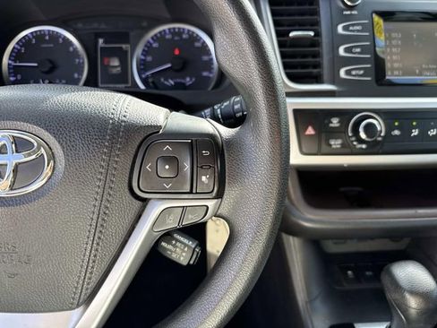 Used 2019 Toyota Highlander LE FWD image 23