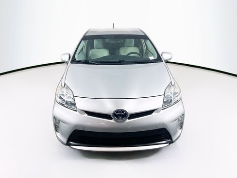 Used 2015 Toyota Prius Four FWD image 2