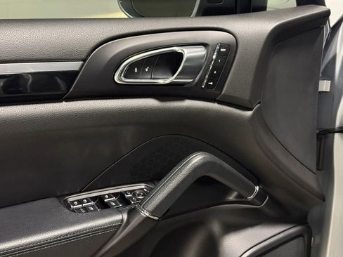 Used 2018 Porsche Cayenne Platinum Edition AWD/4WD image 9