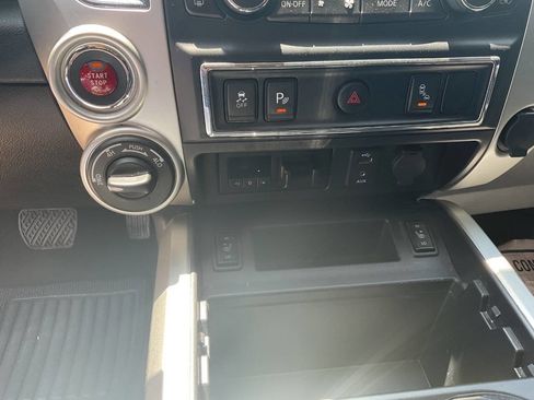Used 2018 Nissan Titan SL w/ Chrome Package AWD/4WD image 11