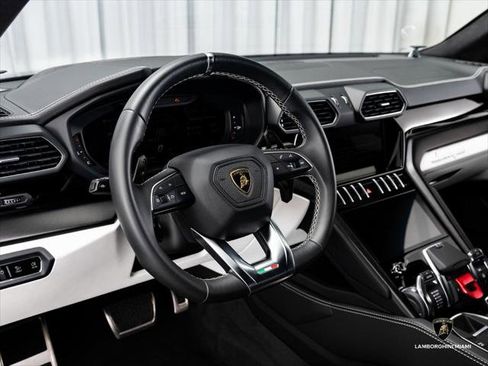 Used 2024 Lamborghini Urus S AWD/4WD image 40