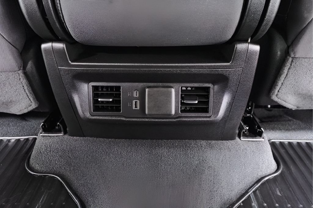 Used 2023 Chevrolet Silverado 1500 LT AWD/4WD image 31