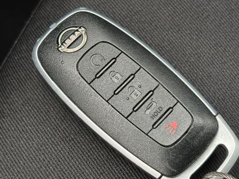 Used 2025 Nissan Pathfinder SV FWD image 27