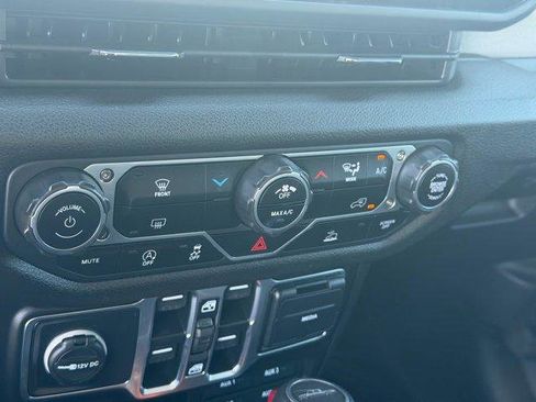 Used 2025 Jeep Gladiator Sport AWD/4WD image 27