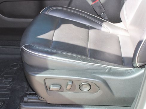 Used 2021 Chevrolet Tahoe Premier w/ Premium Package image 16