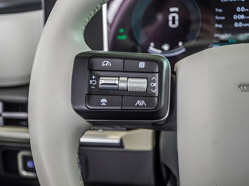 Certified 2025 Hyundai Santa Fe SEL FWD image 27