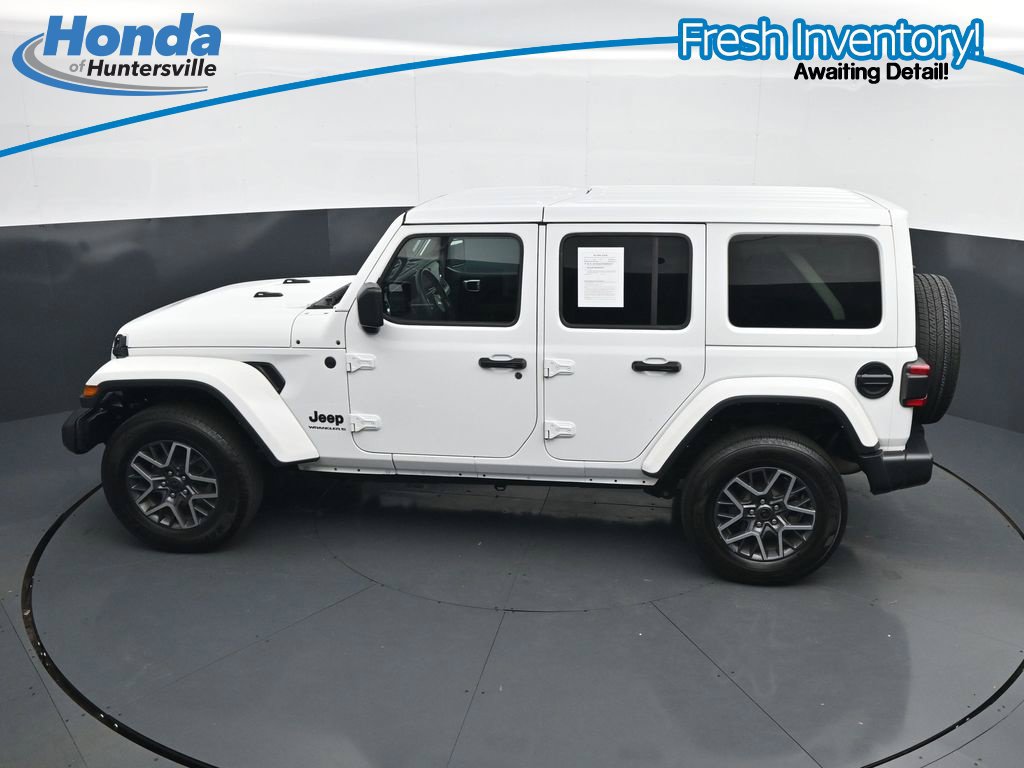 Used 2025 Jeep Wrangler Unlimited Sahara AWD/4WD image 21