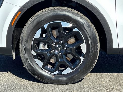 Used 2024 Kia Sorento S image 27