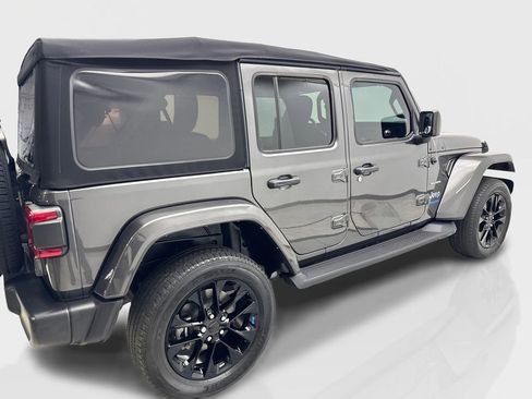 Used 2022 Jeep Wrangler Unlimited Sahara w/ Cold Weather Group AWD/4WD image 14