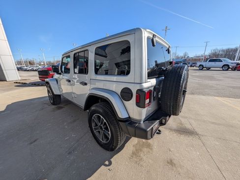 Used 2023 Jeep Wrangler Sahara image 6