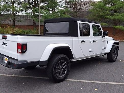 Used 2024 Jeep Gladiator Sport image 8