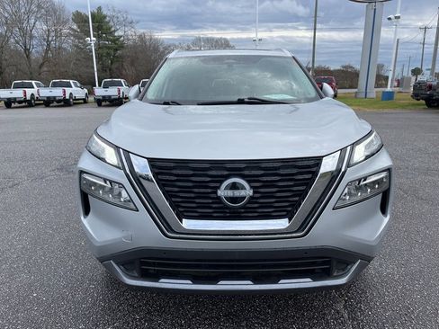 Used 2023 Nissan Rogue SL w/ SL Premium Package image 2