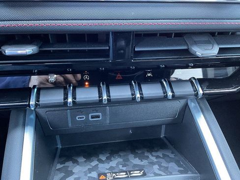 Used 2023 Chevrolet Colorado Z71 w/ Z71 Convenience Package 2 image 24