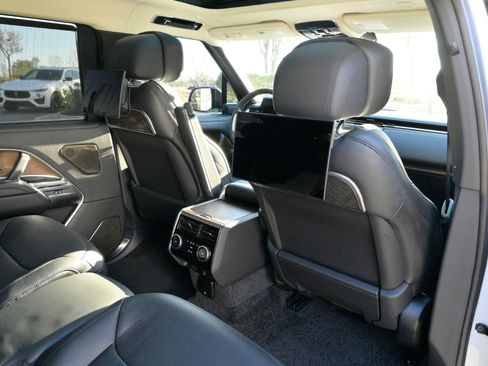 Used 2025 Land Rover Range Rover Long Wheelbase Autobiography image 47