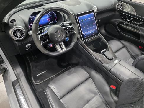 Used 2022 Mercedes-Benz SL 63 AMG 4MATIC w/ Driver Assistance Package image 10