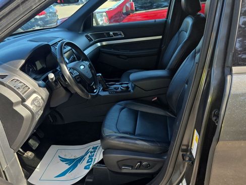 Used 2017 Ford Explorer XLT w/ Equipment Group 202A image 8