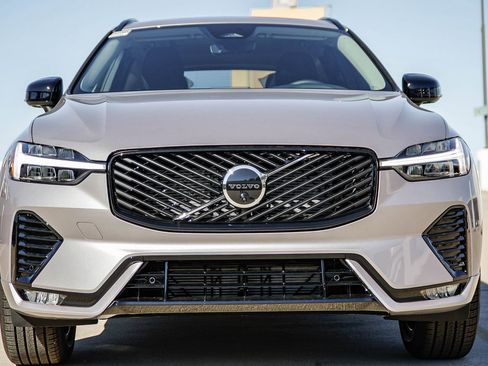 New 2026 Volvo XC60 B5 Plus image 2
