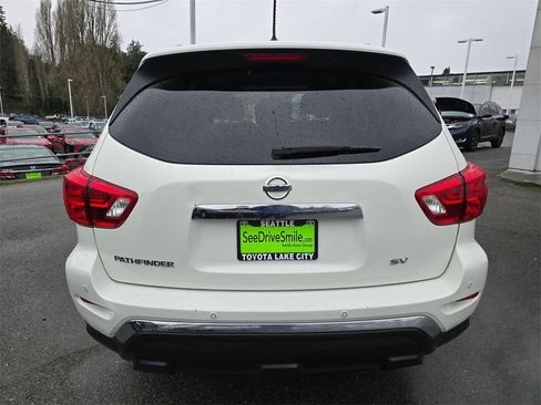 Used 2017 Nissan Pathfinder SV image 6