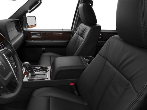 Used 2017 Lincoln Navigator Select image 9