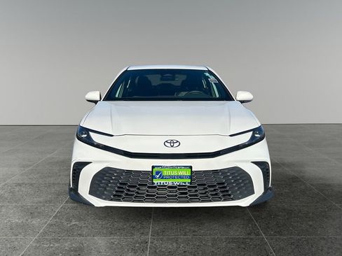 Used 2025 Toyota Camry SE image 2