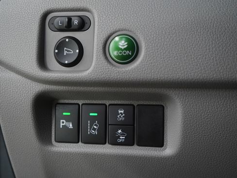 Used 2017 Honda Pilot Touring image 32