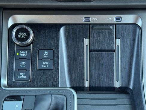 Used 2024 Lexus GX 550 AWD/4WD image 31