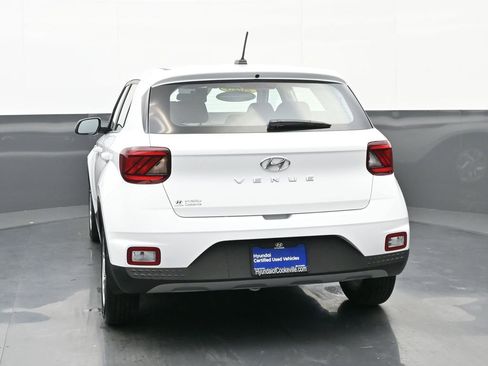 Certified 2025 Hyundai Venue SE image 5