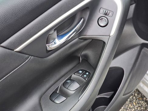 Used 2015 Nissan Altima 2.5 SV FWD image 38