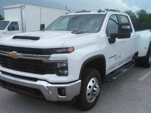 Used 2025 Chevrolet Silverado 3500 LT w/ Safety Package AWD/4WD image 11