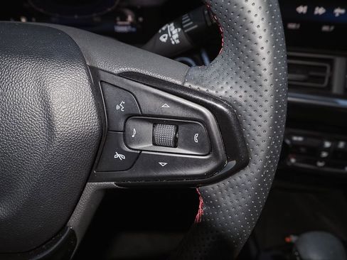 Certified 2024 Chevrolet Trax RS w/ Sunroof Package image 33