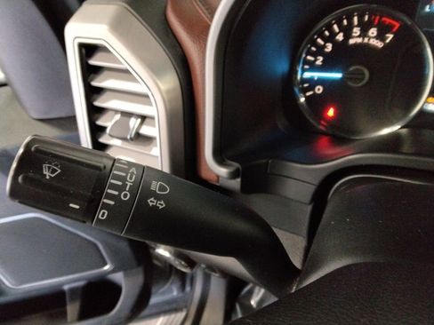 Used 2018 Ford F150 Platinum w/ Equipment Group 701A Luxury image 14