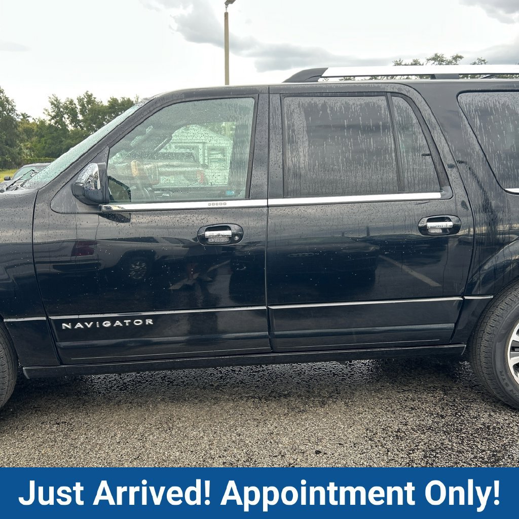 Used 2017 Lincoln Navigator L Select RWD image 4