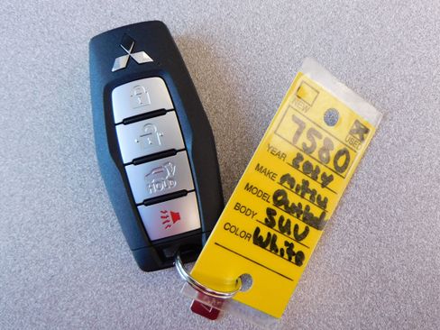 Used 2024 Mitsubishi Outlander SEL image 39