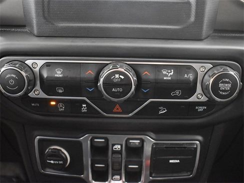 Used 2018 Jeep Wrangler Unlimited Sport S image 19