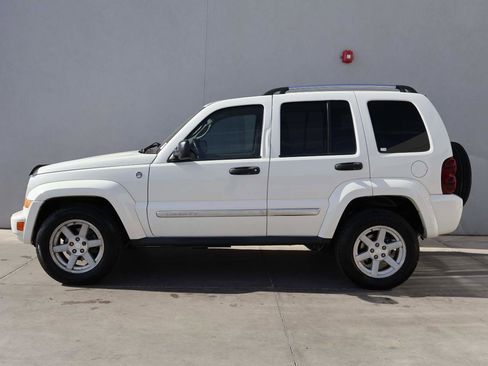 Used 2005 Jeep Liberty Limited AWD/4WD image 2