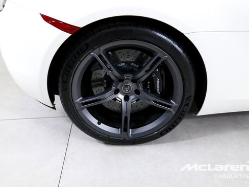 Used 2015 McLaren 650S Spider image 24