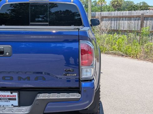 Used 2023 Toyota Tacoma TRD Off-Road w/ TRD Premium Off Road Package AWD/4WD image 8