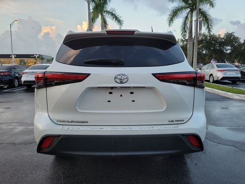 Used 2020 Toyota Highlander LE AWD/4WD image 10