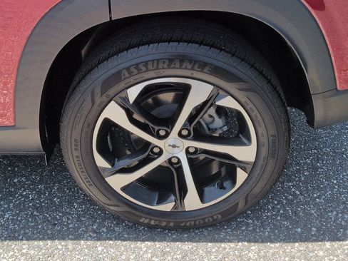 Certified 2024 Chevrolet Trax RS w/ Sunroof Package FWD image 26